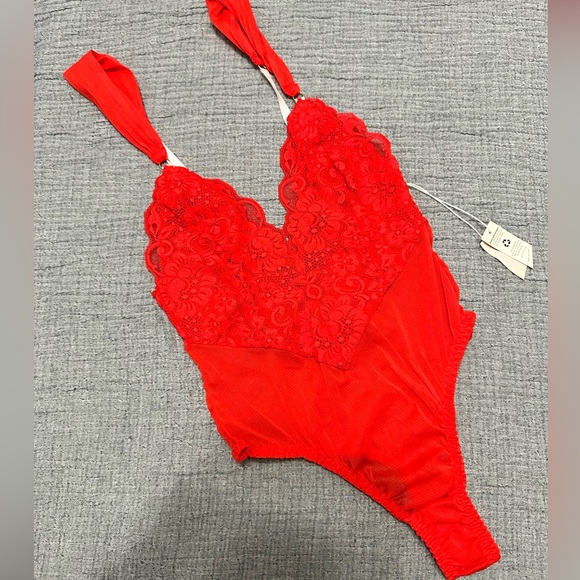 🆕 REVOLVE X FREE PEOPLE WE ARE “HOT AS HELL” CHEAP & CHEERFUL - Picture 2 of 8